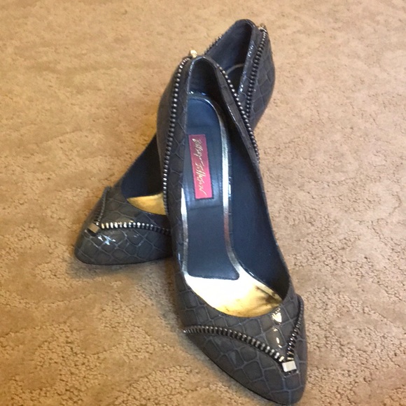 Betsey Johnson Heels. - Picture 2 of 6